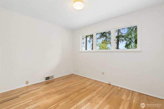 15822 34th Avenue NE, Lake Forest Park, WA 98155