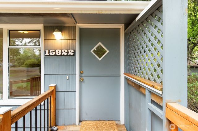 15822 34th Avenue NE, Lake Forest Park, WA 98155