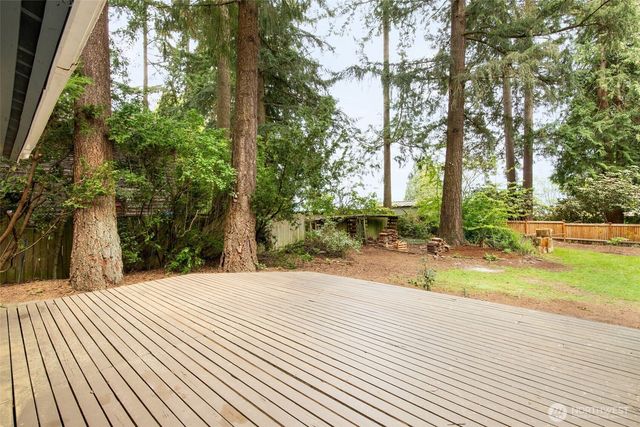 15822 34th Avenue NE, Lake Forest Park, WA 98155