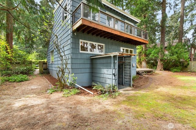 15822 34th Avenue NE, Lake Forest Park, WA 98155