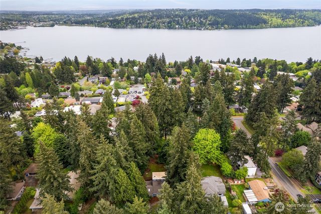 15822 34th Avenue NE, Lake Forest Park, WA 98155