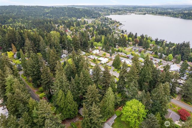 15822 34th Avenue NE, Lake Forest Park, WA 98155