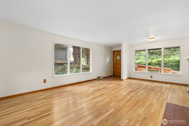 15822 34th Avenue NE, Lake Forest Park, WA 98155