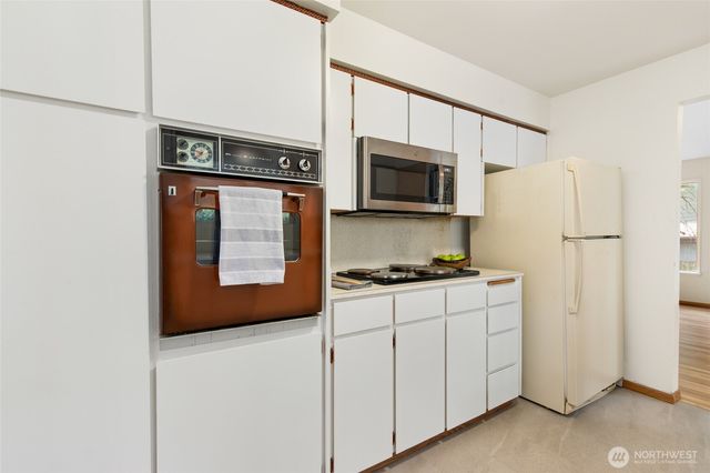 15822 34th Avenue NE, Lake Forest Park, WA 98155