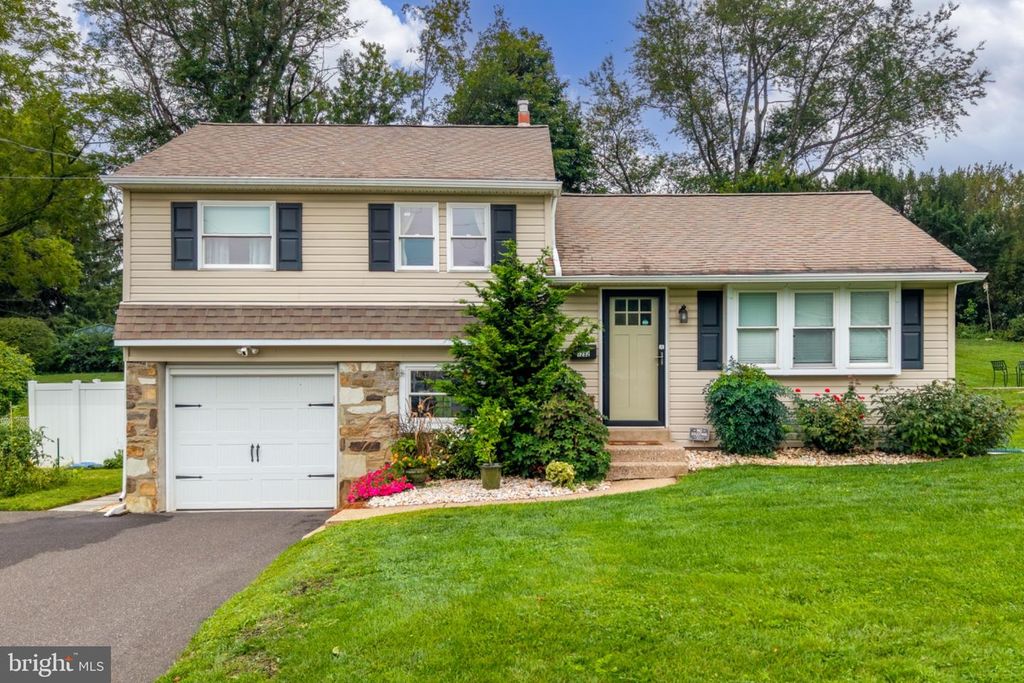 1252 JUNE RD, WARMINSTER, PA 18974 — exterior