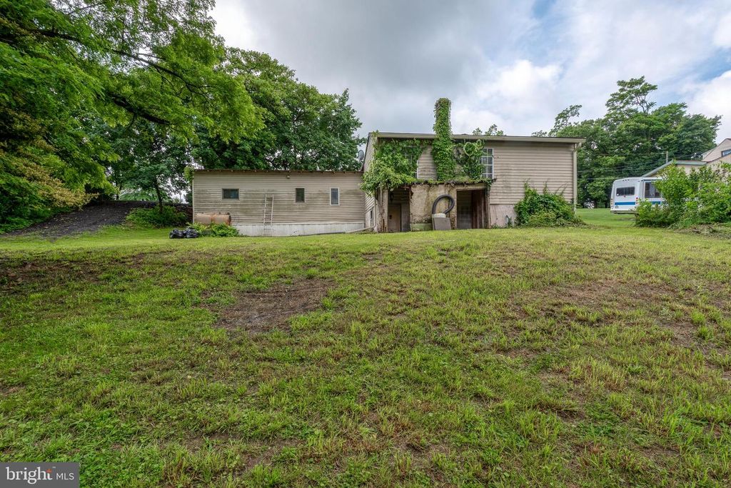 4329 FAIRVIEW ROAD, Columbia, PA 17512