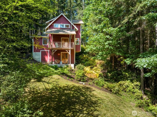 7026 Island Center Road NE, Bainbridge Island, WA 98110