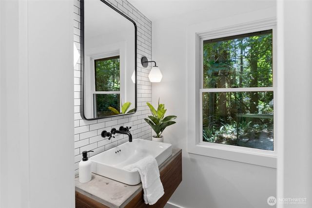 7026 Island Center Road NE, Bainbridge Island, WA 98110