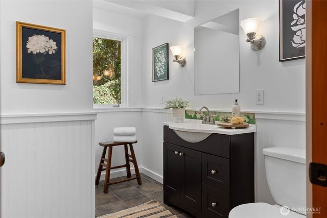 7026 Island Center Road NE, Bainbridge Island, WA 98110