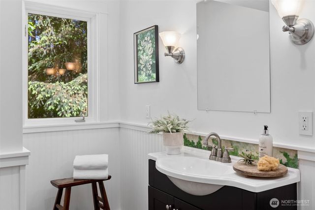 7026 Island Center Road NE, Bainbridge Island, WA 98110