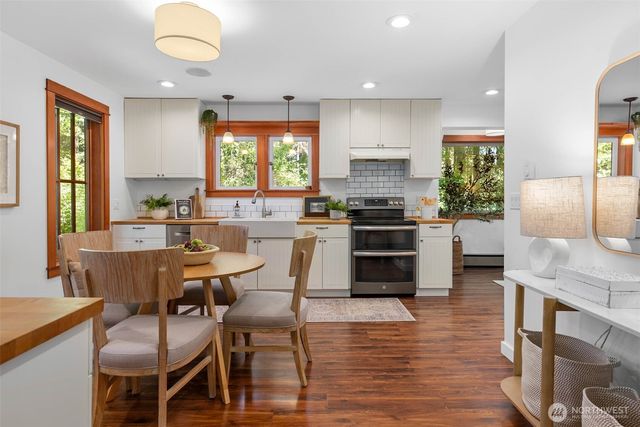7026 Island Center Road NE, Bainbridge Island, WA 98110