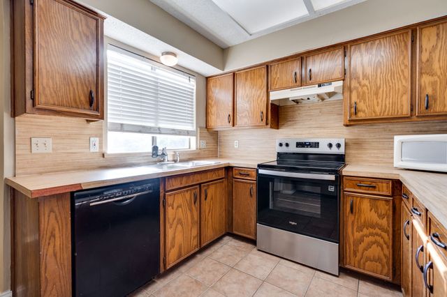613 Hunters Glen Street, Lewisville, TX 75067