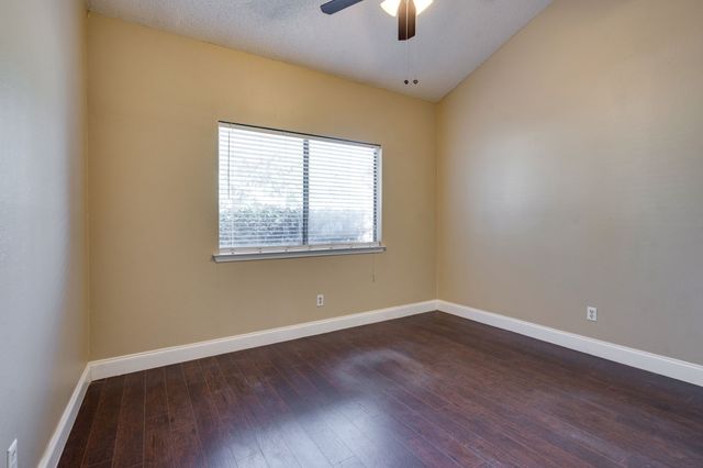 613 Hunters Glen Street, Lewisville, TX 75067
