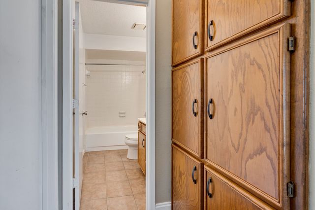 613 Hunters Glen Street, Lewisville, TX 75067