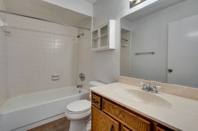 613 Hunters Glen Street, Lewisville, TX 75067