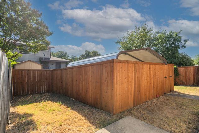 613 Hunters Glen Street, Lewisville, TX 75067