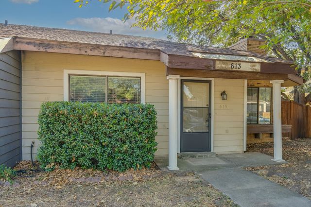 613 Hunters Glen Street, Lewisville, TX 75067