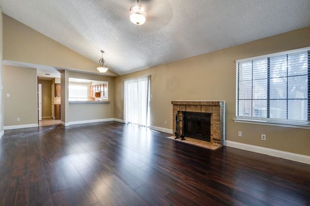 613 Hunters Glen Street, Lewisville, TX 75067