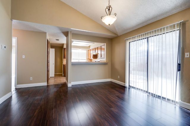 613 Hunters Glen Street, Lewisville, TX 75067