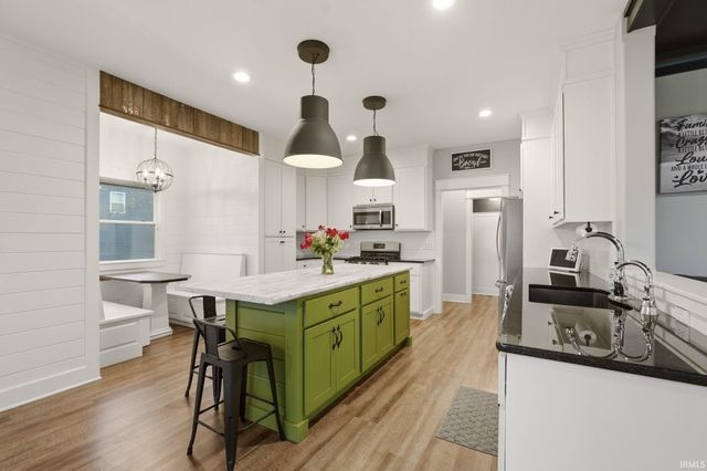 5587 Deer Hollow Road, Auburn, IN 46706