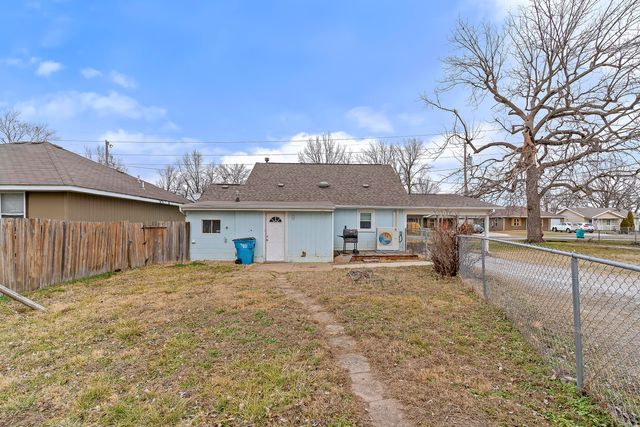 2930 W Lynn Street, Springfield, MO 65802