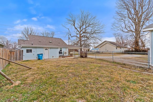 2930 W Lynn Street, Springfield, MO 65802