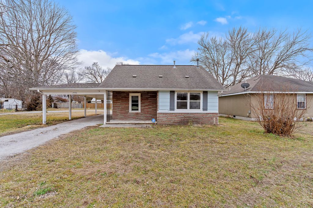 2930 W Lynn Street, Springfield, MO 65802