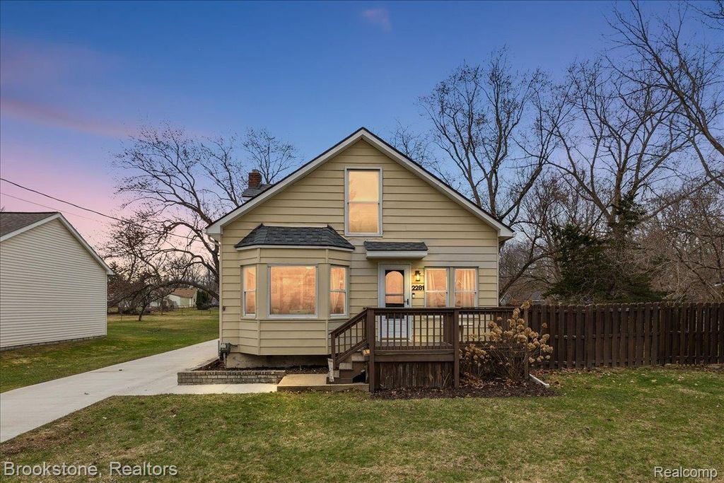 2281 Dexter Road, Auburn Hills, MI 48326