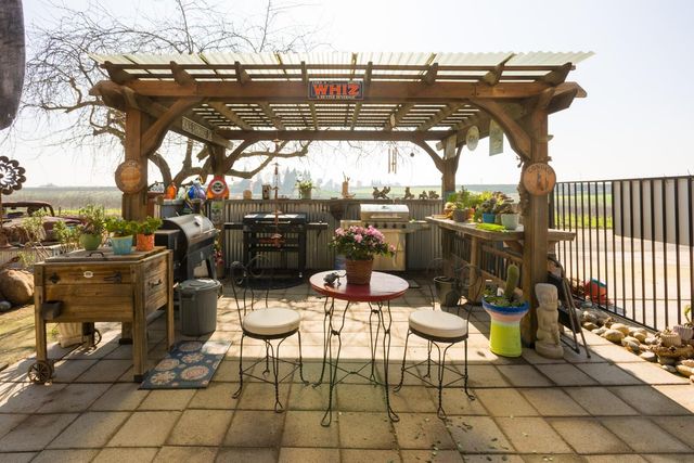 8924 Road 244, Terra Bella, CA 93270