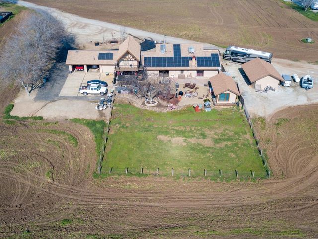 8924 Road 244, Terra Bella, CA 93270