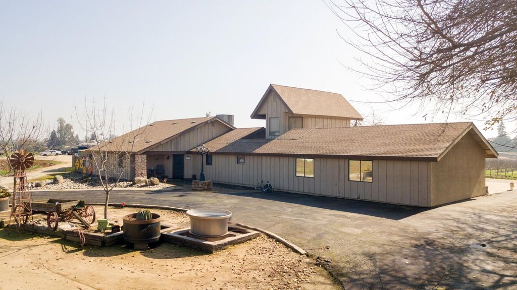 8924 Road 244, Terra Bella, CA 93270