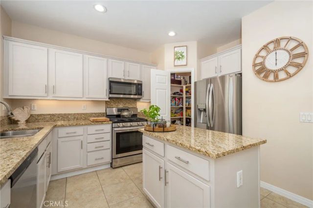 28802 Silversmith, Valencia, CA 91354