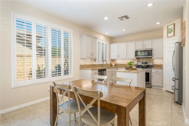 28802 Silversmith, Valencia, CA 91354