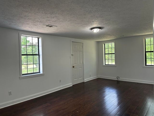 709 HINES GIN RD, Selmer, TN 38375