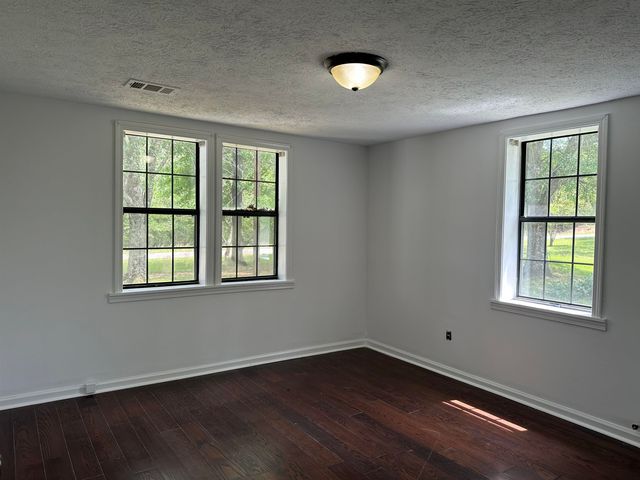 709 HINES GIN RD, Selmer, TN 38375