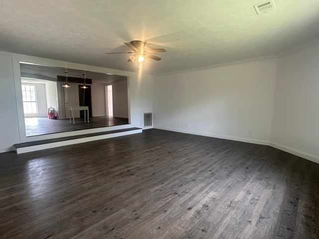 709 HINES GIN RD, Selmer, TN 38375