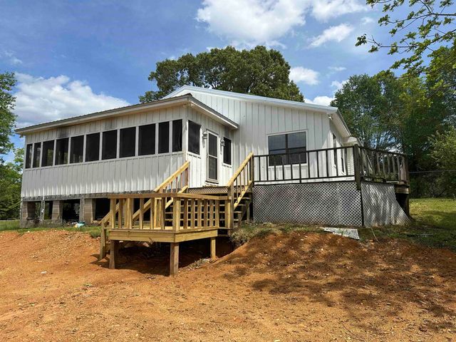 709 HINES GIN RD, Selmer, TN 38375
