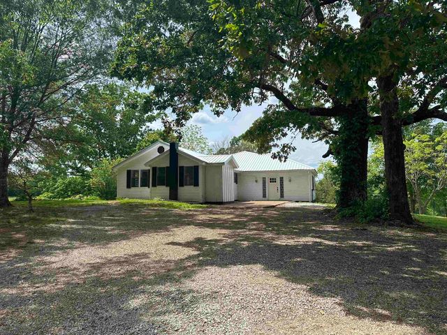 709 HINES GIN RD, Selmer, TN 38375