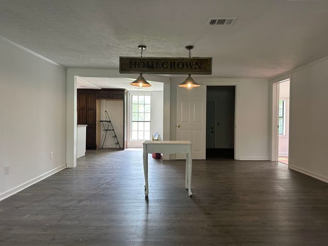 709 HINES GIN RD, Selmer, TN 38375