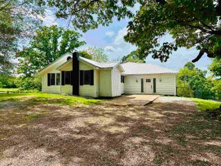 709 HINES GIN RD, Selmer, TN 38375