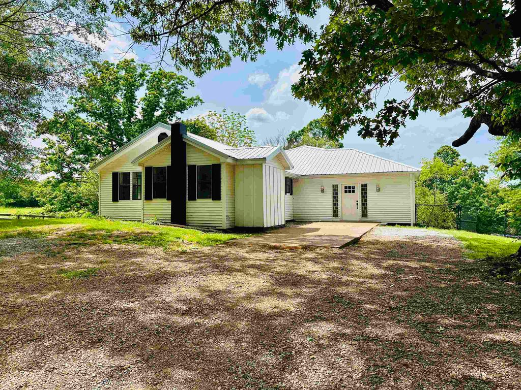 709 HINES GIN RD, Selmer, TN 38375