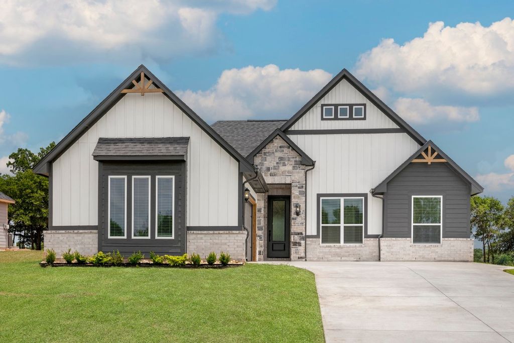 2377 Clubhouse Drive, Blanchard, OK 73010