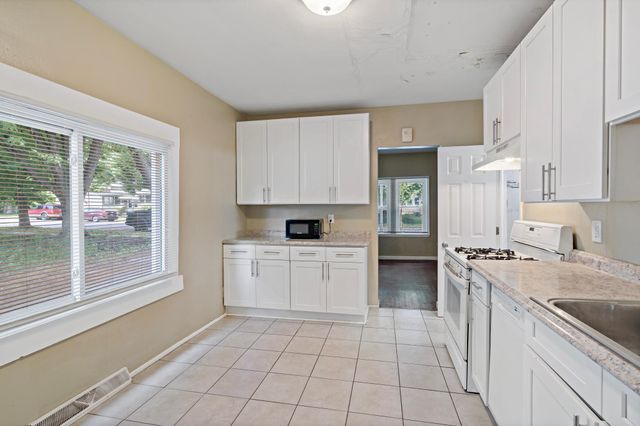 910 Wilson Avenue, Saint Paul, MN 55106