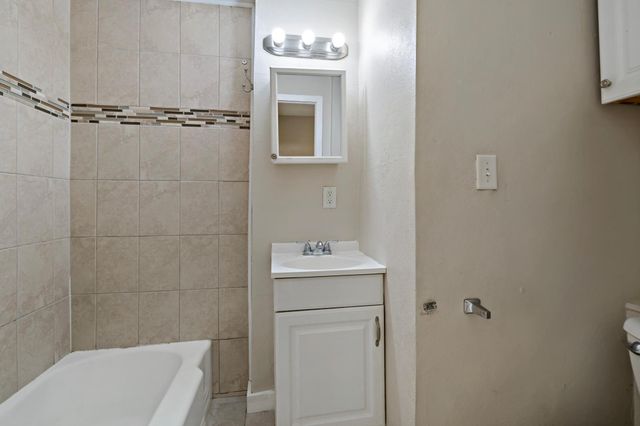 910 Wilson Avenue, Saint Paul, MN 55106