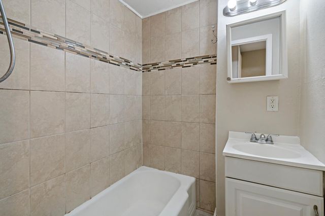 910 Wilson Avenue, Saint Paul, MN 55106