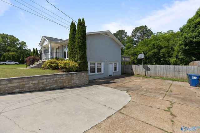 10008 Hickory Hill Lane, Huntsville, AL 35803