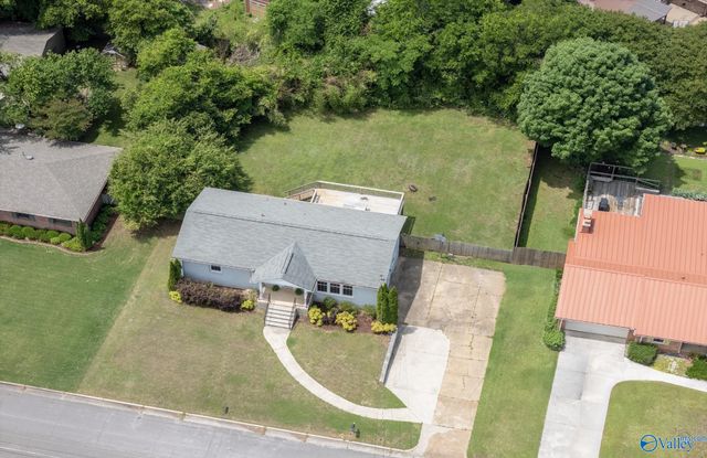 10008 Hickory Hill Lane, Huntsville, AL 35803