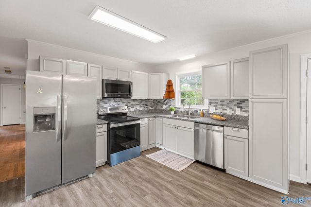 10008 Hickory Hill Lane, Huntsville, AL 35803