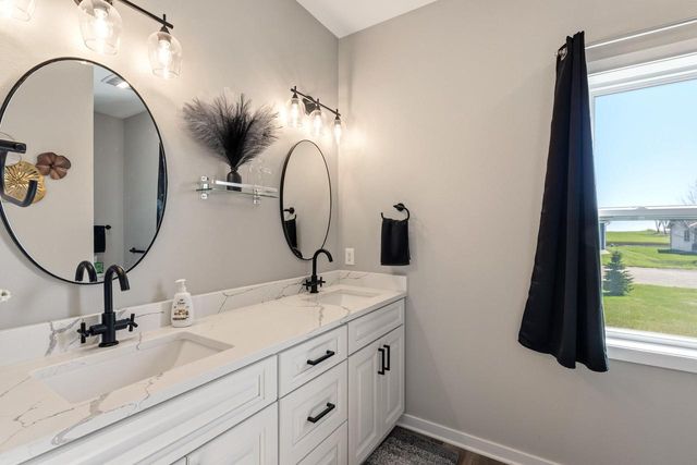 425 East STREET, Juneau, WI 53039