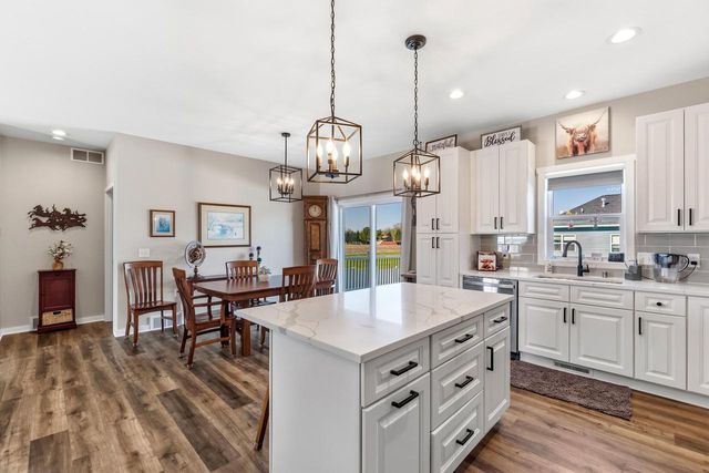 425 East STREET, Juneau, WI 53039